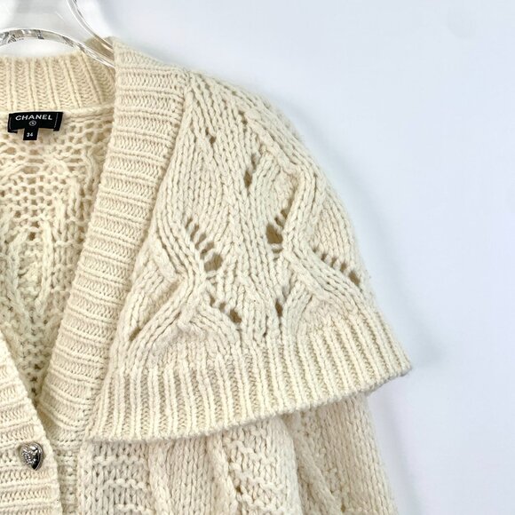 CW0338 Chanel Ivory Cable Knit Wool Cardigan With Heart CC Buttons & Collar - Picture 3 of 8